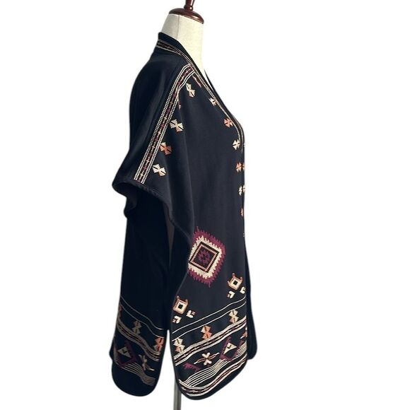 Lucky Brand Women’s One Size Aztec South Western Embroidered Black Poncho Vest - Picture 3 of 8